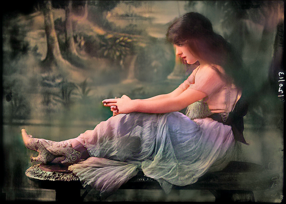 Эвелин Несбит позирует для фотосессии. 1913 год.