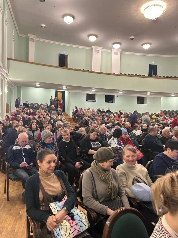    Вместо моральной компенсации за свои страдания беженцы получают только новые проблемы, когда не могут решить свои текущие бытовые проблемы.