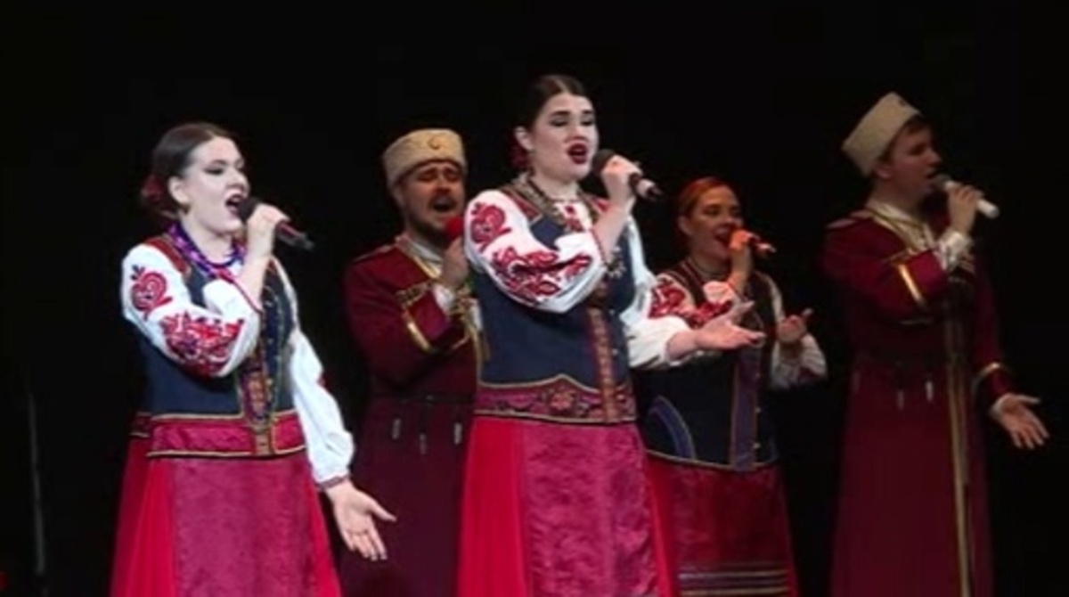    Коллективы из разных регионов страны собрались в эти дни в Курске