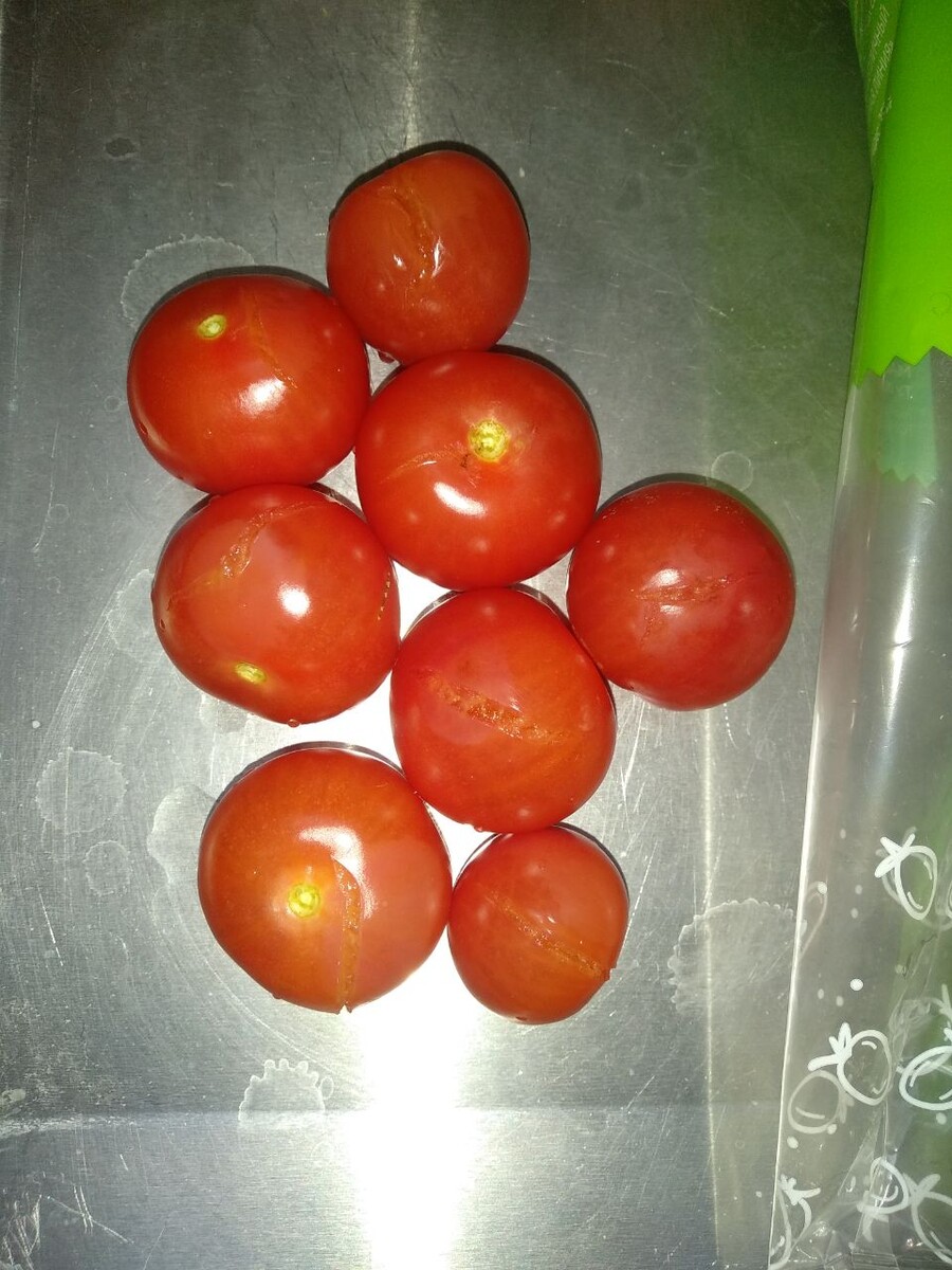 Треснутые помидоры