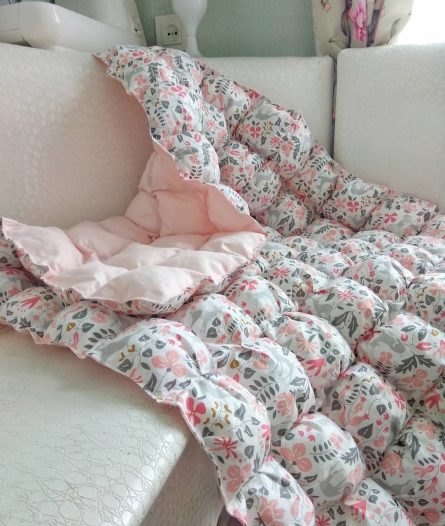 То, с чего все начиналось. Оля несколько лет шила хлопковый текстиль для детских кроваток.