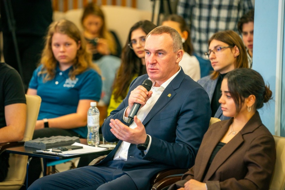    Лучшие студенты Югры представили губернатору свои разработки