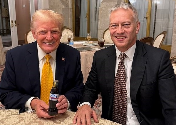 Трамп и гендиректор кока-колы. Фото с просторов интернета