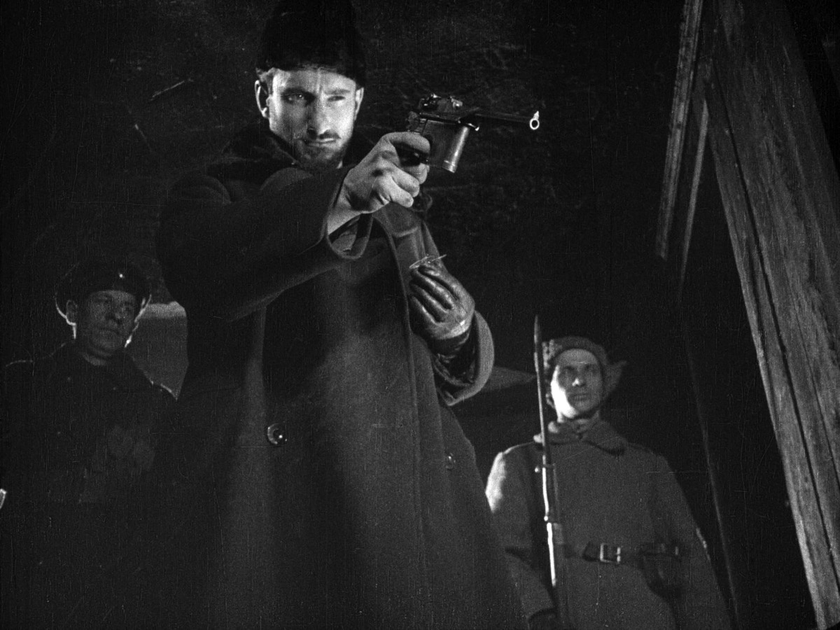 Актер Сергей Герасимов в фильме режиссера Фридриха Эрмлера «Обломок империи» (Fragment of an Empire)