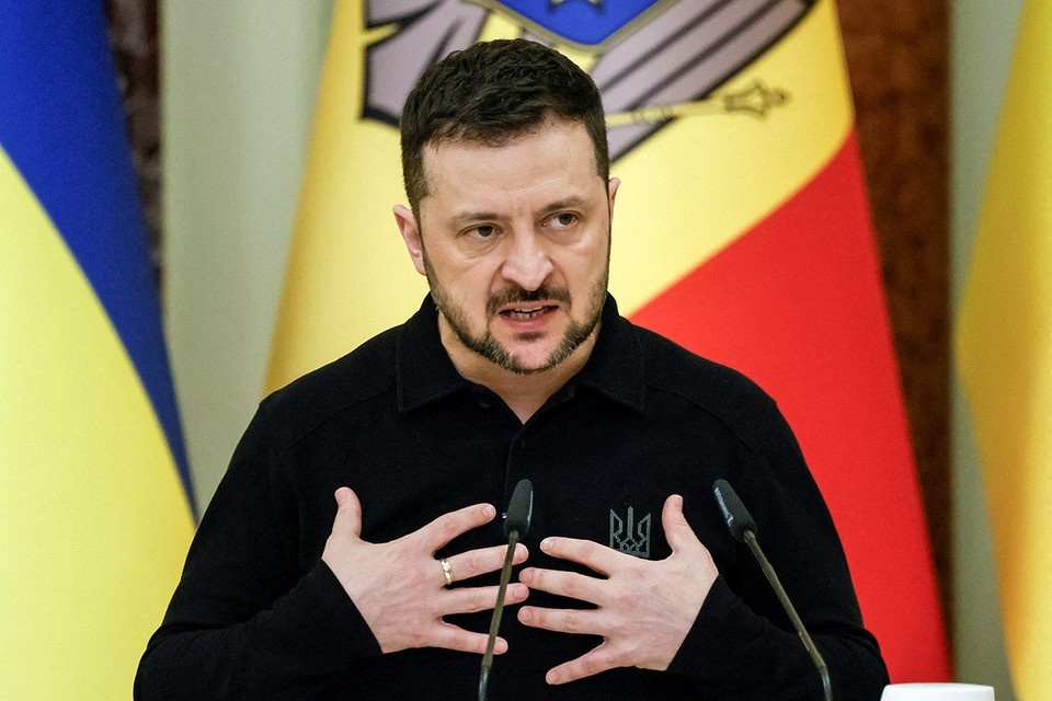 Зеленский считает, что буквально спас Украину одним росчерком пера, запретив всем переговоры с Россией, кроме себя. Фото: reuetrs