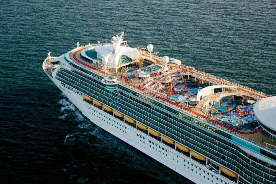 Построенный в 2006 году и обновлённый в 2020, этот лайнер класса Freedom – воплощение роскоши и современных технологий