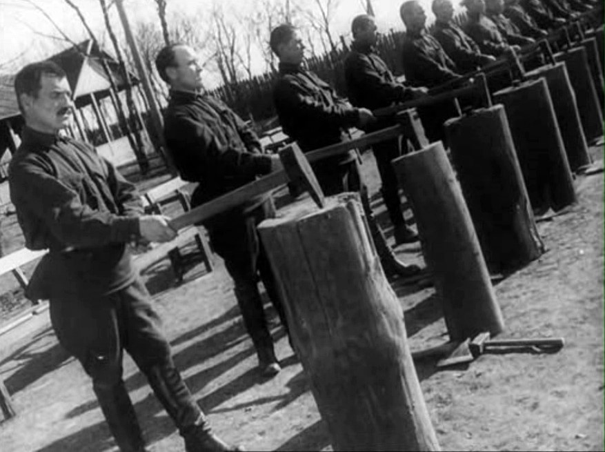 Кадр из документального фильма режиссера Дзиги Вертова «Энтузиазм: Симфония Донбасса» (Enthusiasm)