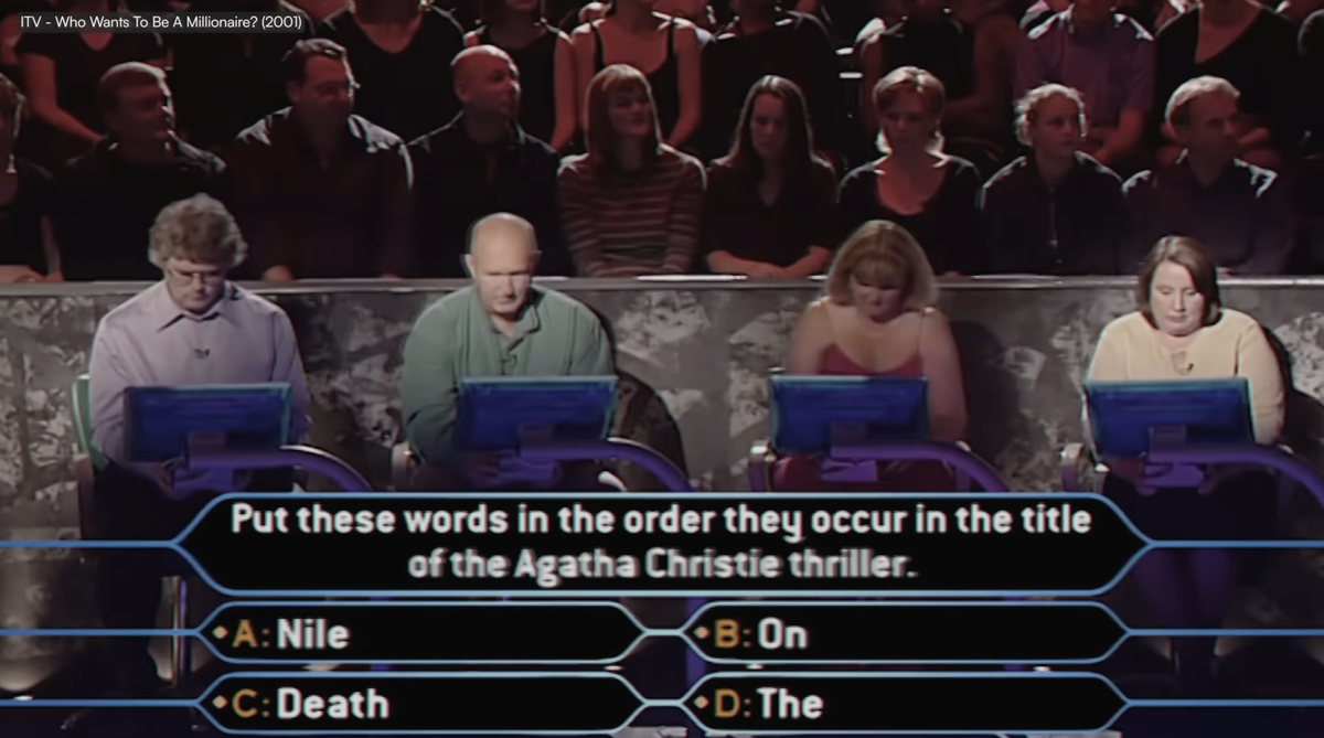 Вопросы на этом этапе всегда простые. Здесь, например, просят расставить слова из названия книги Агаты Кристи в правильном порядке. Но сделать это надо быстрее других.