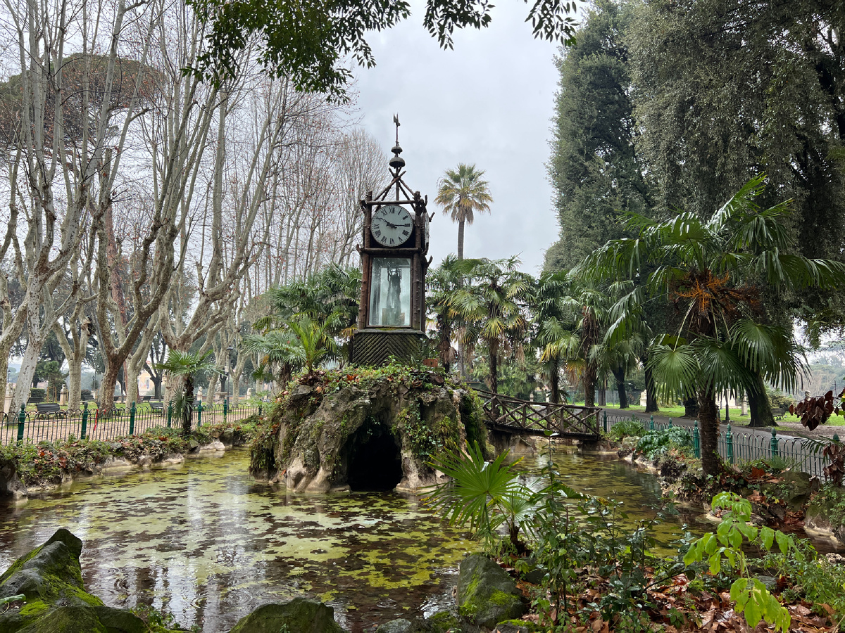 Водяные часы 1867 года на вилле Боргезе. Рим, Италия. Фото автора 