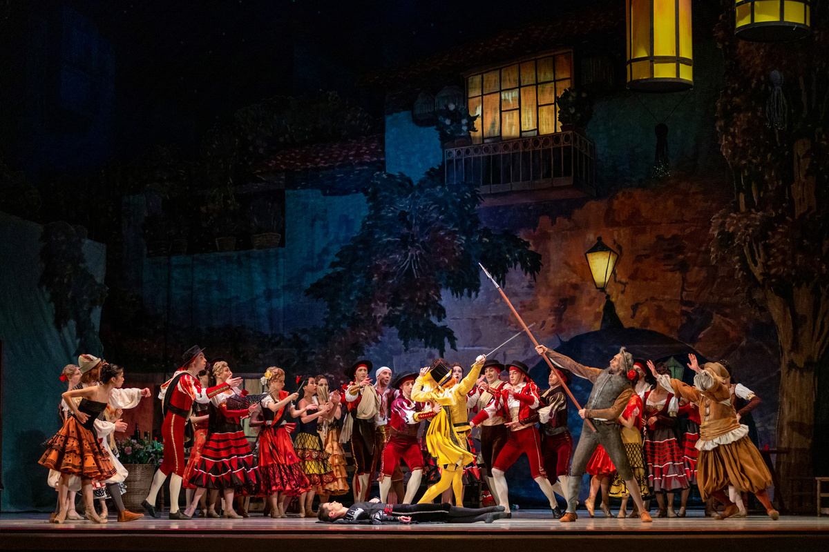 Балет «Дон Кихот» на сцене Екатеринбургского государственного академического театра оперы и балета, фото Е.Лехова