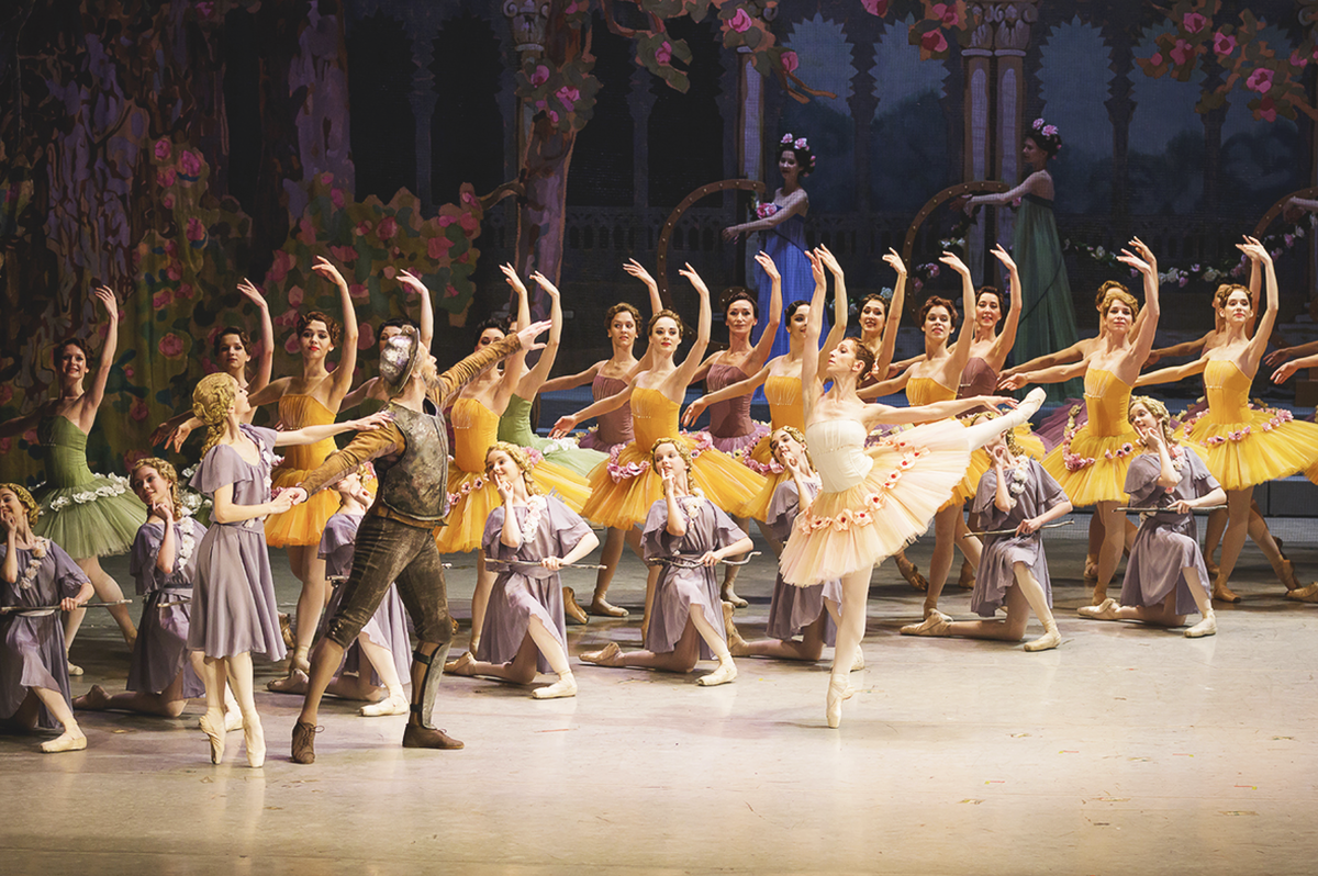 Амур (Анастасия Кержеманкина),  Дон Кихот (Виктор Механошин),  Дульцинея (Елена Кабанова), фото О.Керелюк