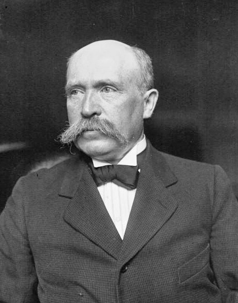 Член Палаты депутатов с 1902 по 1919 год.

Заместитель государственного секретаря по вопросам войны с 3 ноября 1910 г. по 2 марта 1911 г. в правительстве Аристида Бриана.

Военный министр с 9 декабря 1913 г. по 9 июня 1914 г. в правительстве Гастона Думерга.

Министр финансов с 13 июня по 26 августа 1914 г. в правительстве Рене Вивиани. Именно он в качестве министра финансов добился принятия закона от 15 июля 1914 года, установившего общий подоходный налог, тем самым конкретизируя проект Жозефа Кайо, бывшего министра финансов.

Он был назначен послом Франции в Петрограде в мае-июне 1917 года, через несколько недель после Февральской революции, которая привела к отречению российского царя Николая II. После октябрьского захвата власти большевиками, до середины декабря 1917, вместе со всем дипломатическим корпусом Нуланс проводил политику непризнания и игнорирования советской власти. 26.02.1918 Нуланс совместно с послами других стран направил в НКИД РСФСР протест против декретов об аннулировании государственных долгов и о конфискации собственности иностранных подданных. Именно Нуланс в интервью от 23.04.1918 в связи с высадкой японских войск во Владивостоке выставил требование вооружённого вмешательства держав Антанты во внутренние дела России. Министр сельского хозяйства и продовольствия с 20 июля 1919 г. по 20 января 1920 г. в правительстве Жоржа Клемансо. Президент Франко-польской торговой палаты с 1920 года. Сенатор Палаты депутатов с 1920 по 1924 год.