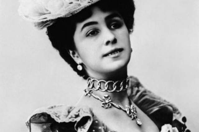 Кшесинская выступала исключительно в подлинных, собственных украшениях с бриллиантами, жемчугом и сапфирами.