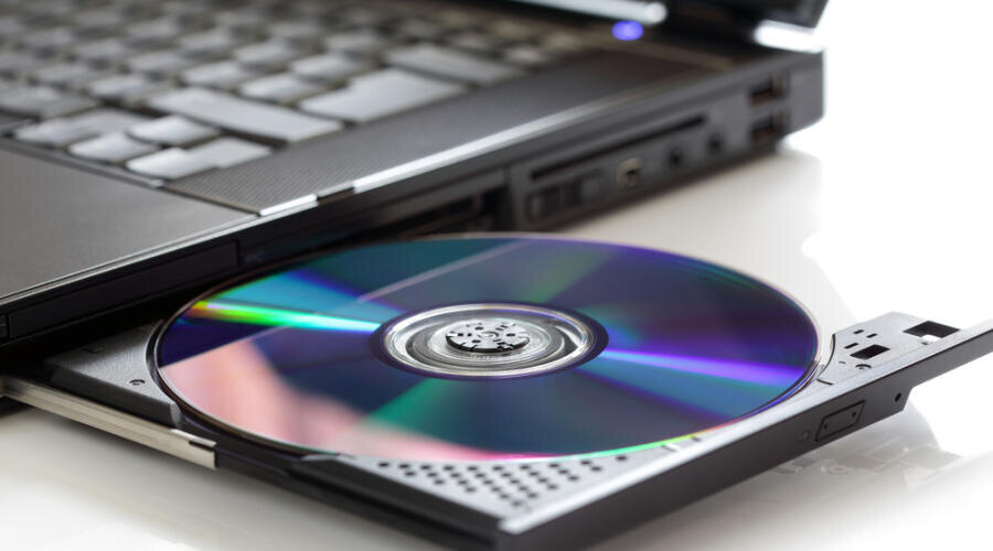    Стоит ли покупать DVD и видеокассеты в 2025 году? Фото: Brian A Jackson, по лицензии shutterstock.com