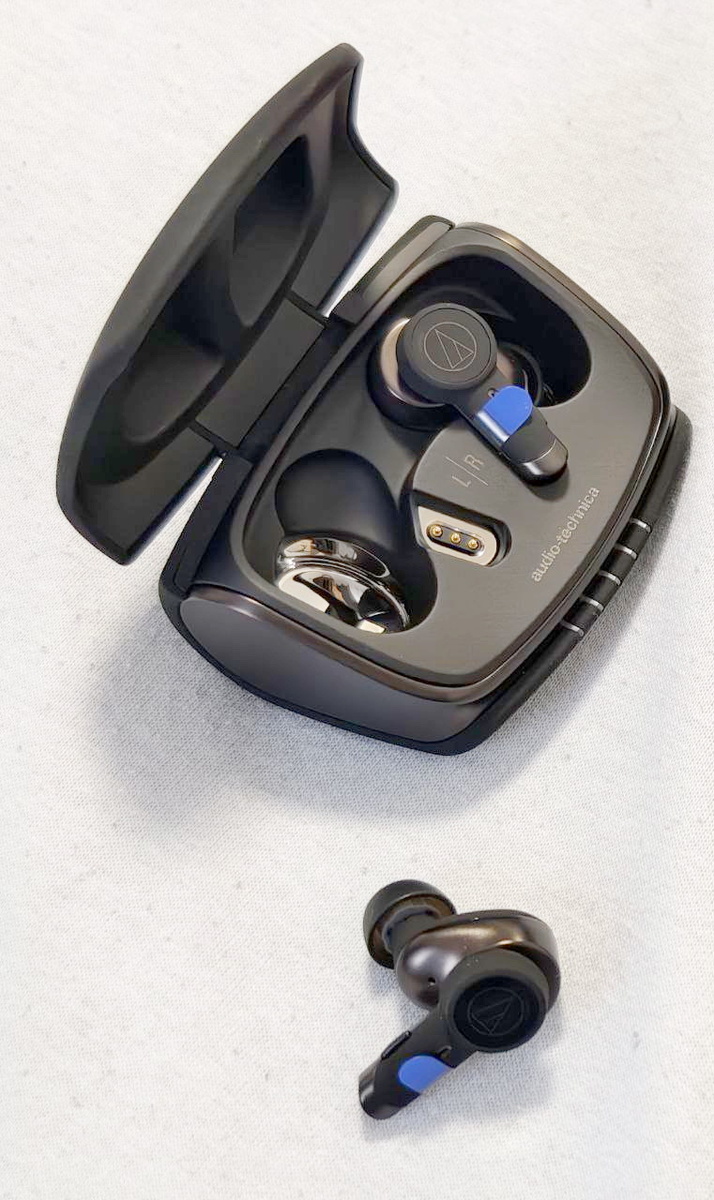 TWS Audio-Technica ATH-TWX9 с UV-кейсом.  