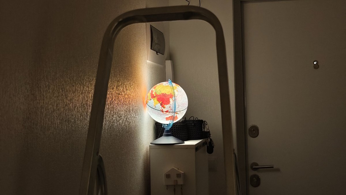 Так хочется уже просто убрать стремянку в дальний шкаф ..