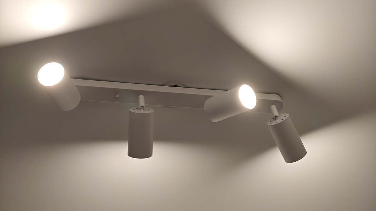 Мне кажется, сейчас у всех в коридоре такой светильник, но этот хорош своей "невидимостью"