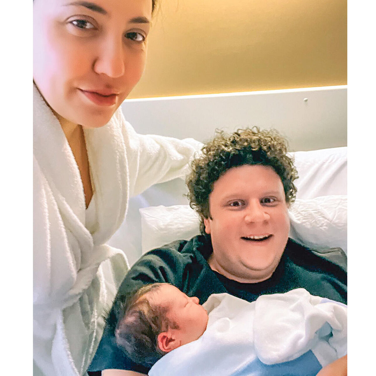    Евгений Кулик с женой Ригиной и сыном Соцсети Евгения Кулика