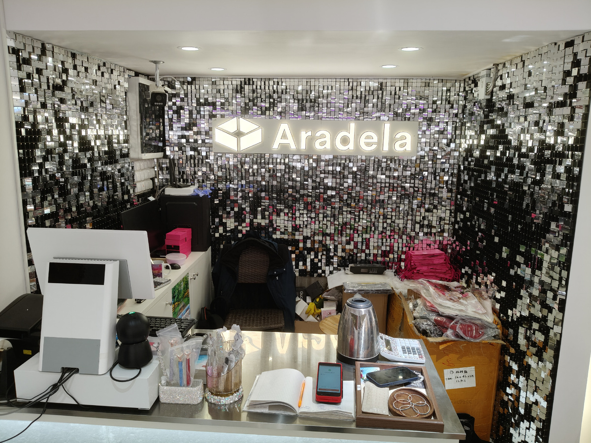 Магазин необычных сувениров. Невский проспект, 27