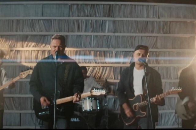    Женя Трофимов родился и живёт в Барнауле. Фото: кадр видео/ YouTube-канал «Комната культуры»