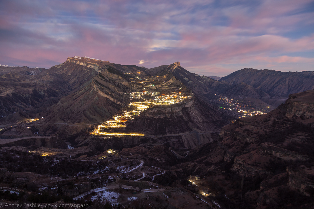 Тут было очень темно, выдержка 30 сек. Почти ночь. Гуниб, немного видно луну над горизонтом