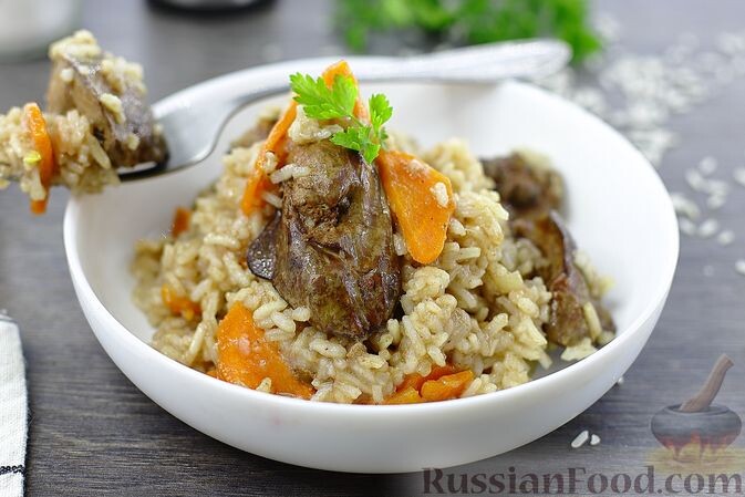 рис, печень куриная, лук репчатый, морковь, томатная паста, масло растительное, соль, перец чёрный молотый