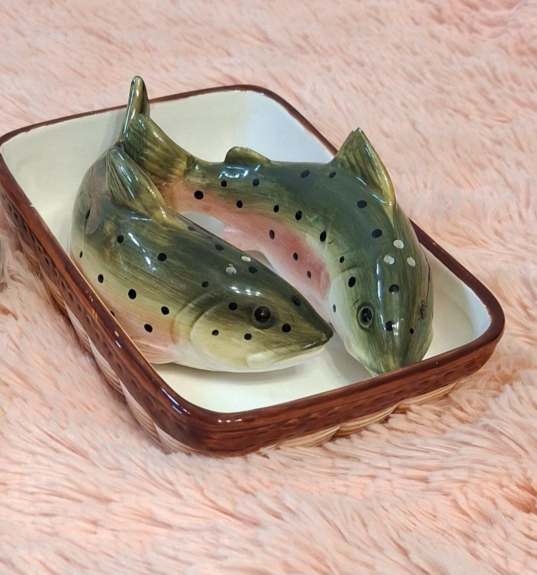 Набор солонка и перечница в виде рыб