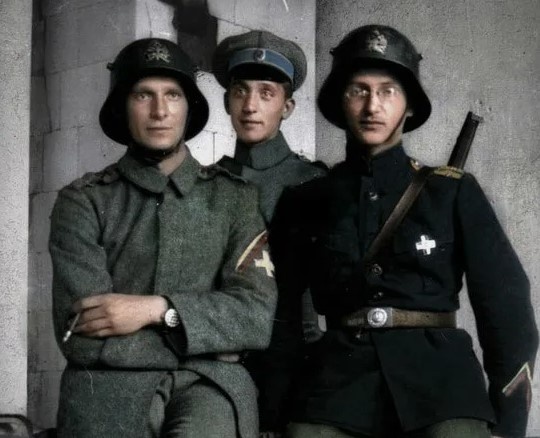 В 1919 году, кстати, прогерманское лобби в белом движении окончательно не исчезло. Высказывались тезисы, что немцы лучше помогали белым, чем англичане или французы. 