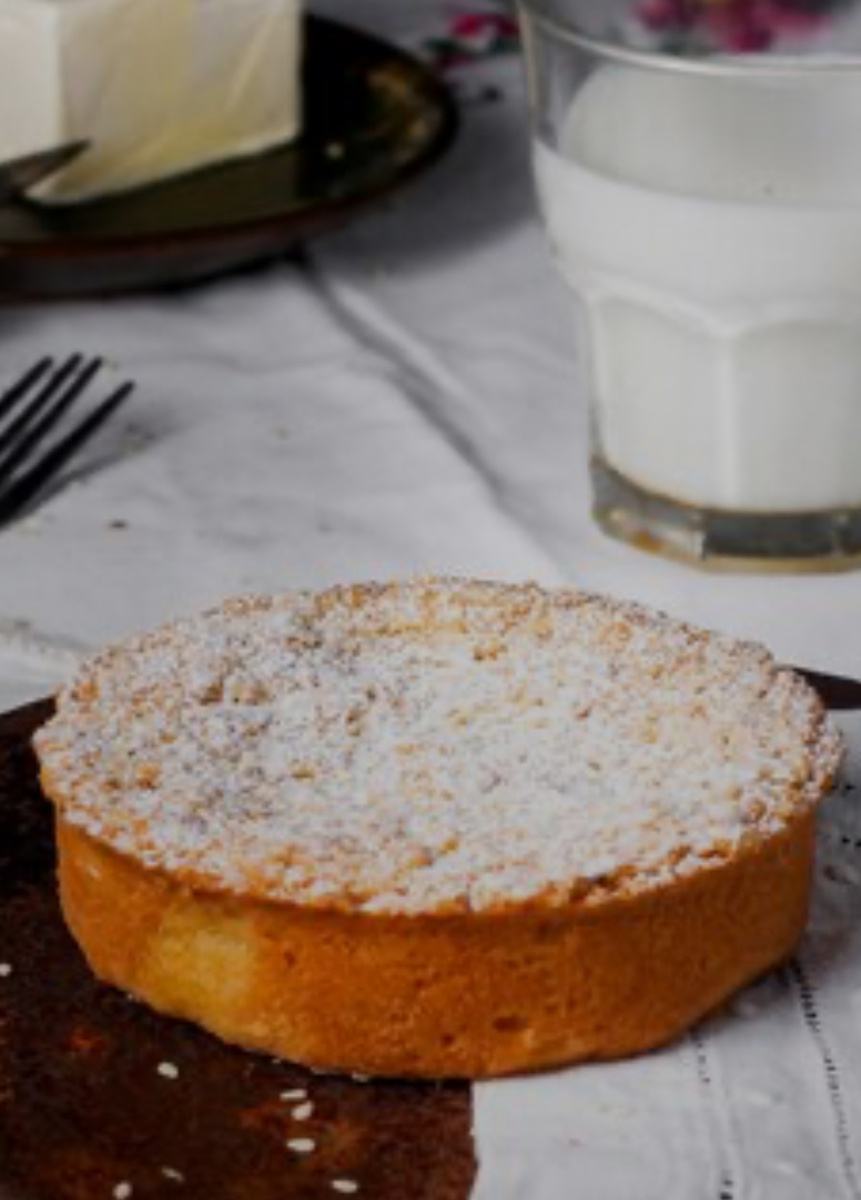 Приятно с молоком и чаем ))