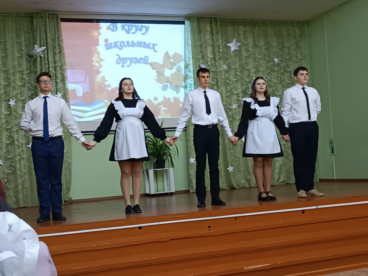 Вальс. Это весь наш 10 класс.