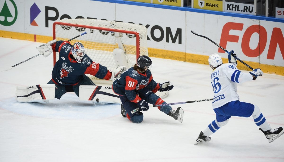    В равном поединке соперник лучше воспользовался своими моментами.