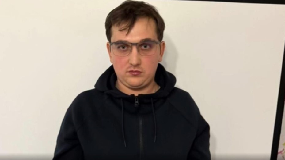    Уроженец Пятигорска, владеющий двумя интернет-магазинами по продаже наркотиков в Петербурге, январь 2025 года. Автор фото: Пресс-служба ГУ МВД по Петербургу и Ленобласти