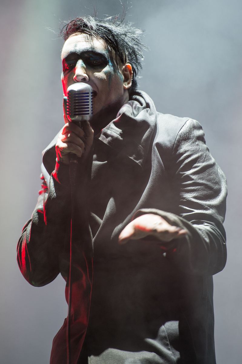 https://ru.wikipedia.org/wiki/Мэрилин_Мэнсон#/media/Файл:2015_RiP_Marilyn_Manson_-_by_2eight_-_DSC7281.jpg