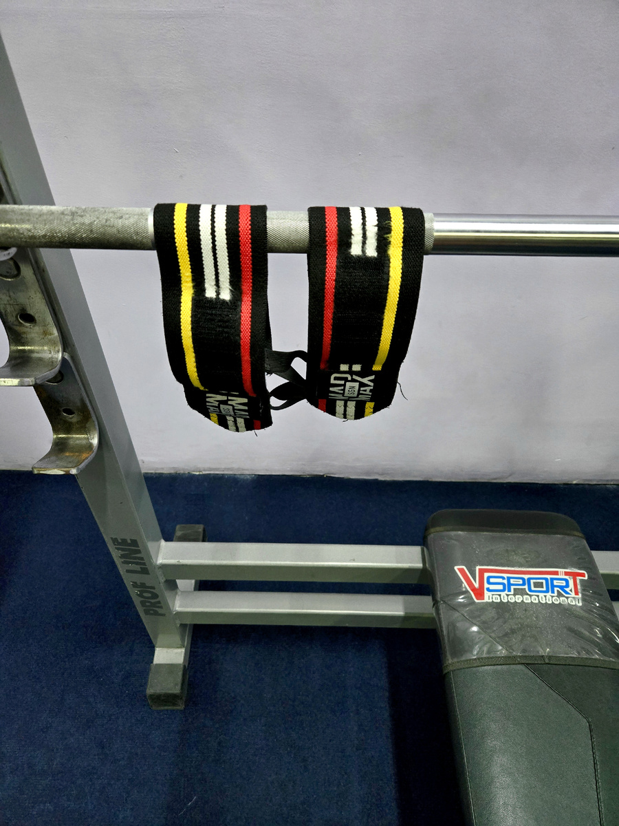 Мои кистивые бинты для жима, в ожидании следующего подхода.