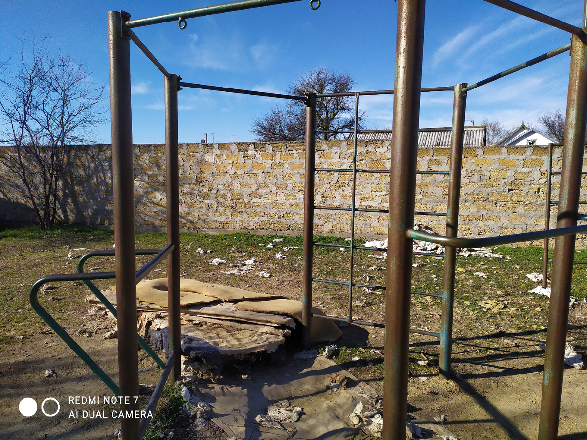 В то время когда космические корабли бороздят просторы Вселенной. Наши дни. Фото автора.