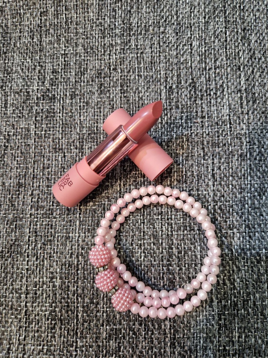 Помада-эликсир для губ Love My Lips