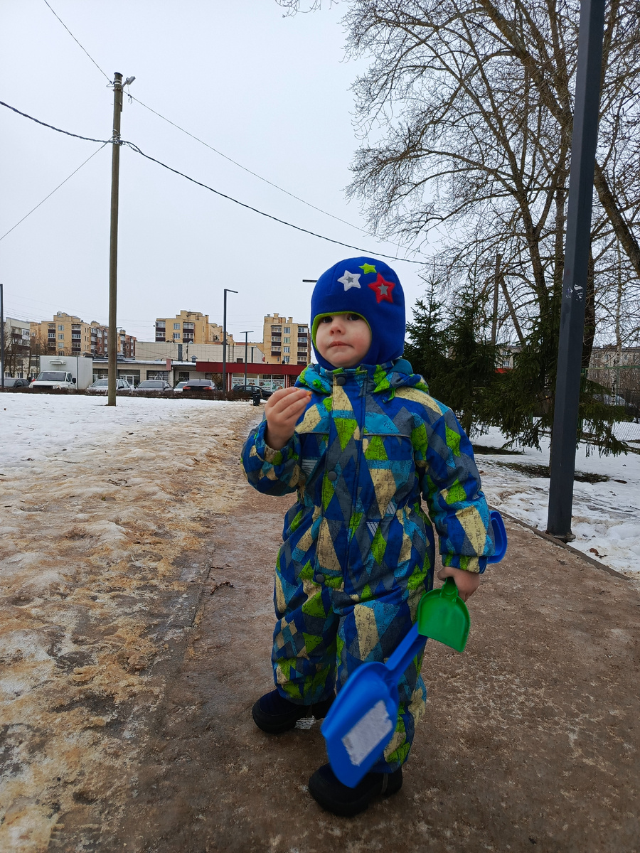 Гулять и то выбираемся только по выходным 