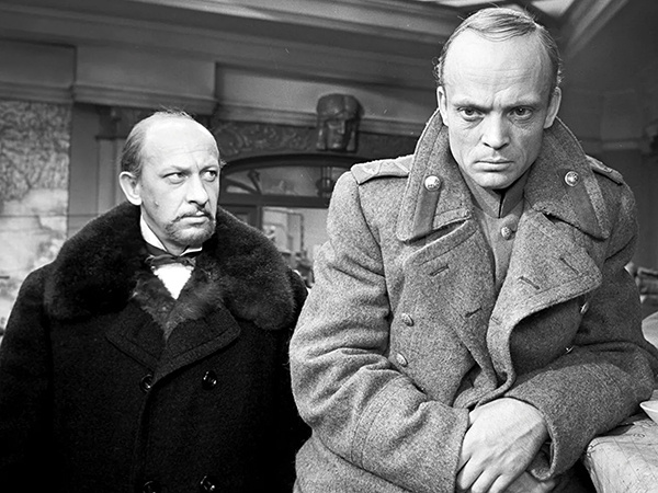 Владислав Дворжецкий и Евгений Евстигнеев в фильме "Бег"