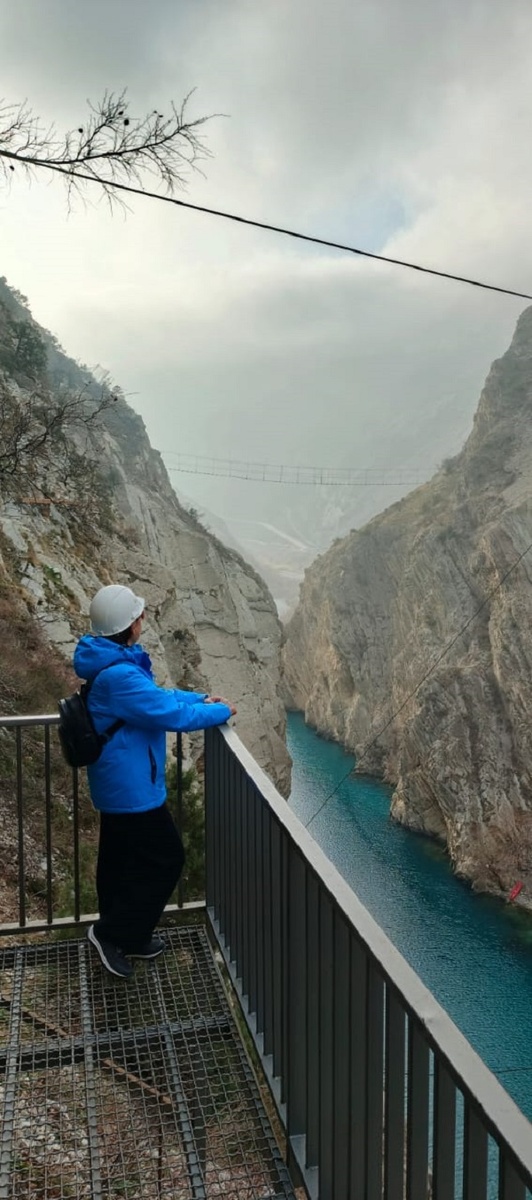 Это фотогалерея, фотографии можно листать. Сулакский каньон в январе 2025 г