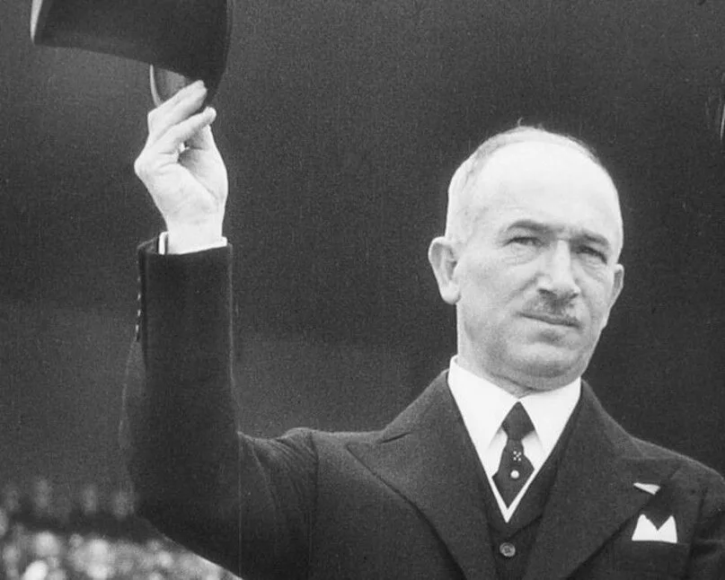 Эдвард Бенеш. Один из руководителей движения за независимость Чехословакии в годы Первой мировой войны, министр иностранных дел Чехословакии в 1918–1935 годах. По инициативе Томаша Масарика, Эдвард Бенеш возглавил 26 сентября 1921 года чехословацкое правительство на посту премьера.