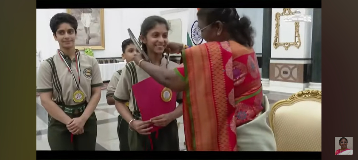 Драупади Мурму вручает награды