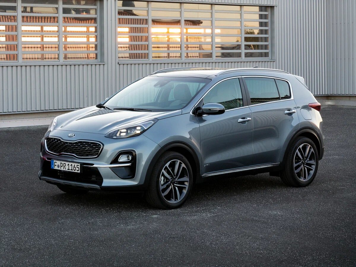 Первым список открывает Kia Sportage-Популярный кроссовер с современным дизайном, хорошей комлектацией и надежностью.