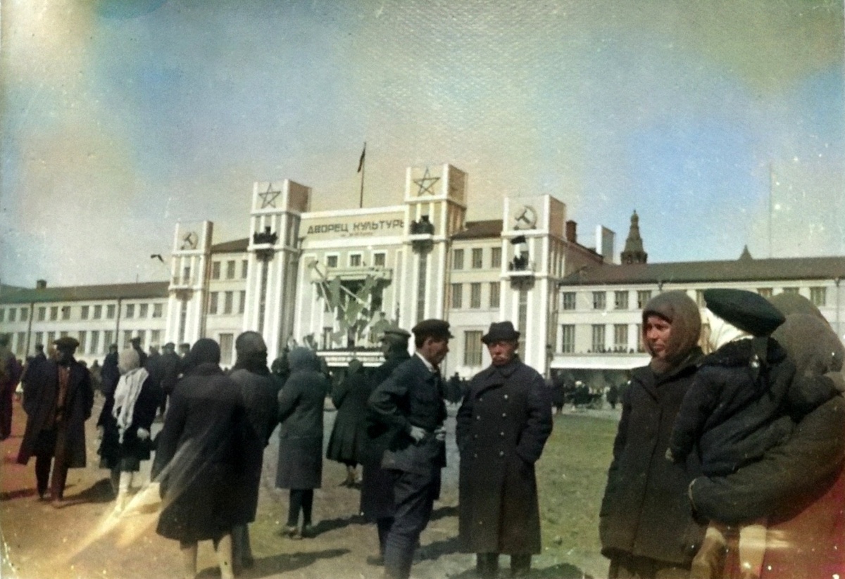 Дворец культуры металлургов имени И. И. Лепсе в Надеждинске (фото из фонда Серовского исторического музея)