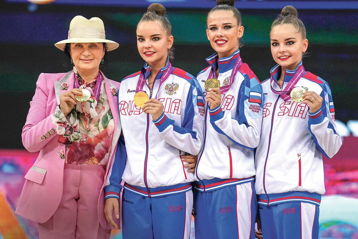    С Ириной Винер и Екатериной Селезневой на чемпионате мира по художественной гимнастике в Баку. 2019 г. риа новости