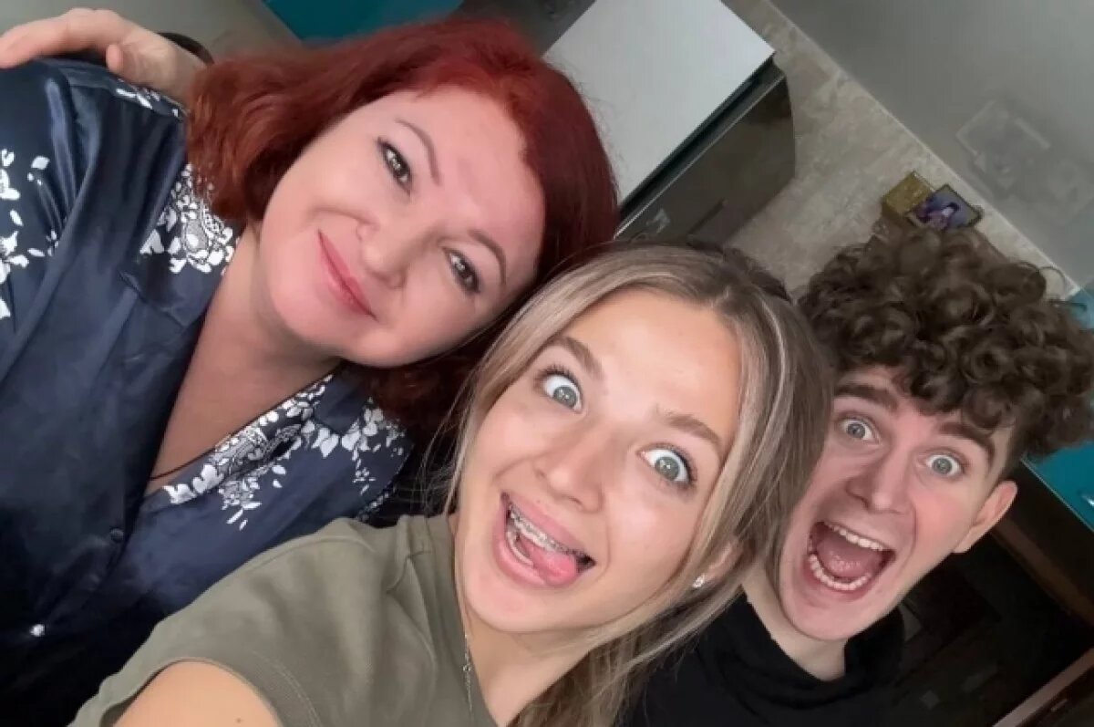    Популярная блогер-миллионница Аня Покров навестила семью в Волгограде