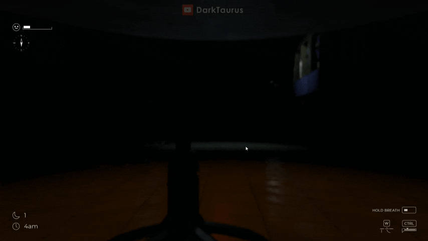 Скример Тэла под столом