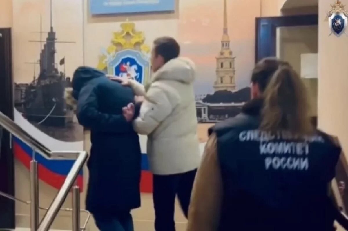    Два петербуржца силой удерживали школьницу, били и кормили наркотиками