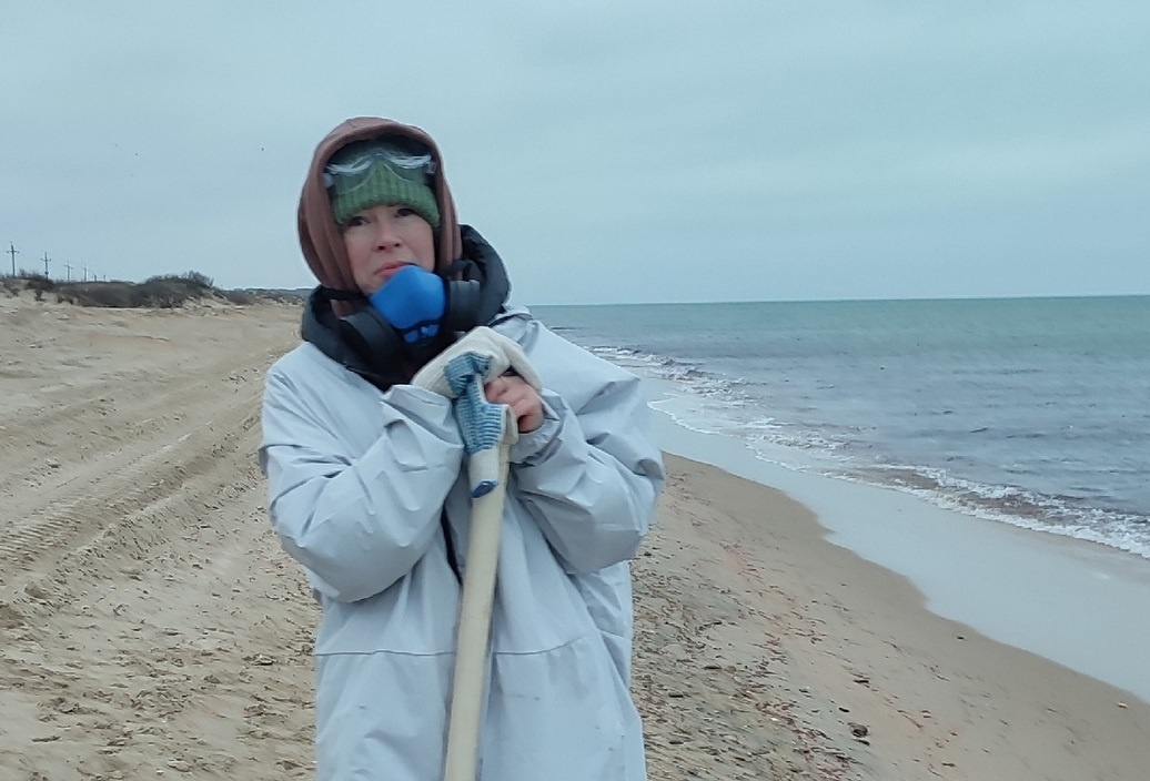    Герои в белом: сургутянка о том, как волонтеры спасают черноморское побережье
