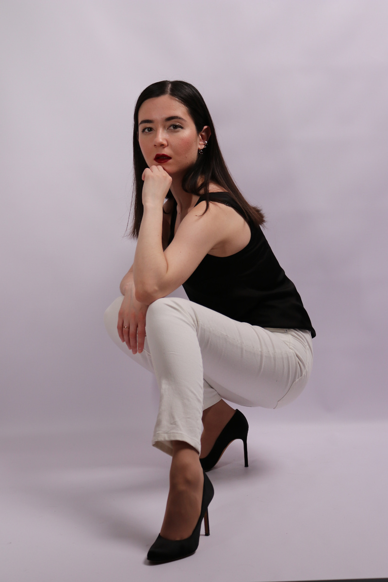 Туфли, кстати, тоже из сэконд-хэнда: те самые Manolo Blahnik