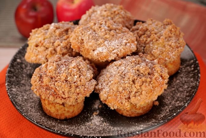 яблоки, яйца, сахар, молоко, масло растительное, мука, разрыхлитель, сода, корица молотая, масло сливочное